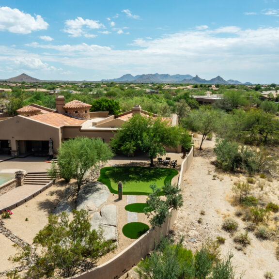 How To Choose the Best Artificial Turf for Arizona’s Heat: 5 Factors To Look For