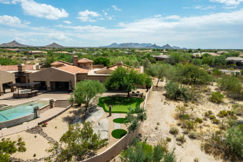 How To Choose the Best Artificial Turf for Arizona’s Heat: 5 Factors To Look For