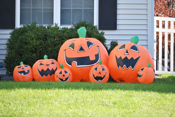 Can You Put Holiday Decorations on Artificial Turf? Dos and Don’ts for Protecting Your Landscaping