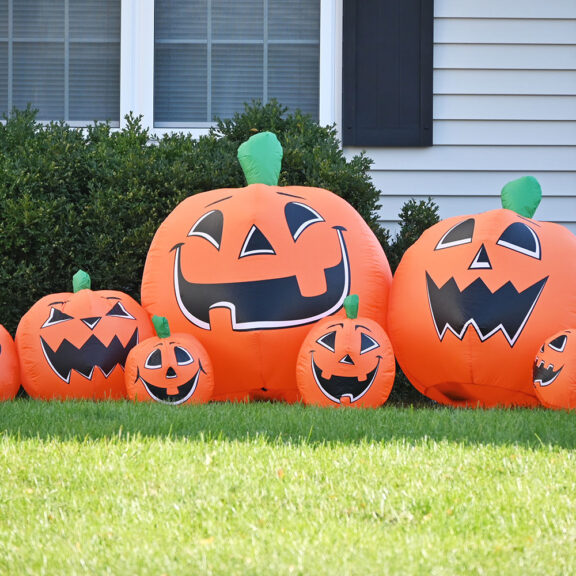 Can You Put Holiday Decorations on Artificial Turf? Dos and Don’ts for Protecting Your Landscaping